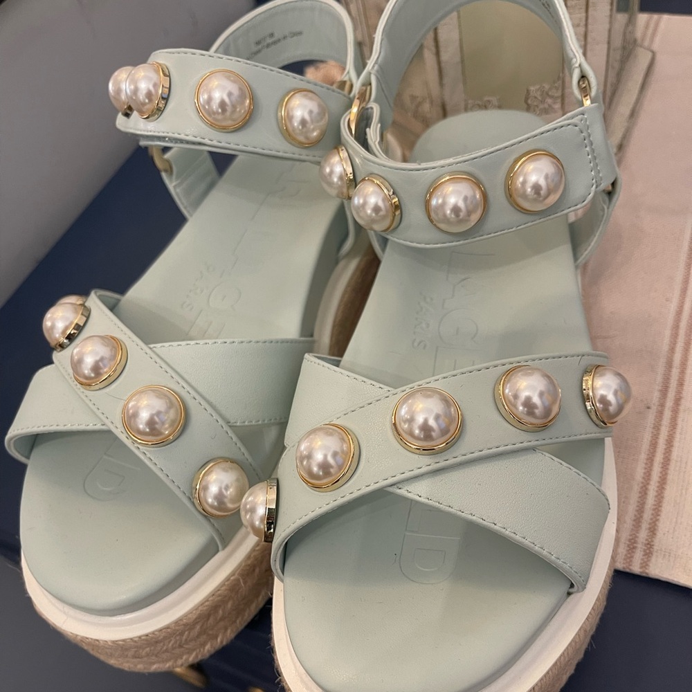 Karl Lagerfeld size 7 platform sandals with pearls